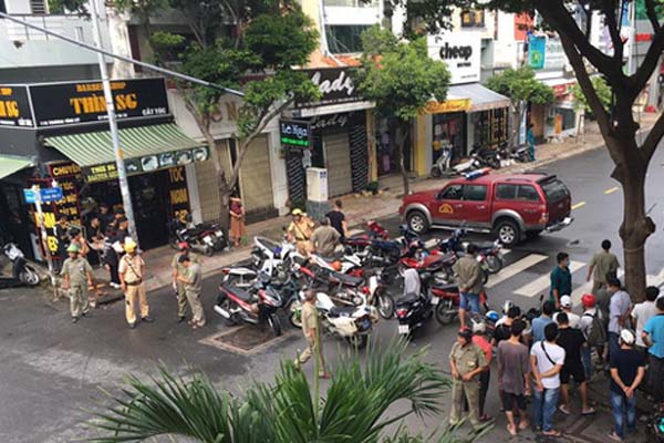 Tài xế taxi không biết đang chở nữ quái đi cướp ngân hàng-4