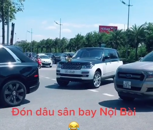 Xôn xao tin dàn siêu xe trăm tỷ của con trai chủ tịch tập đoàn nổi tiếng lần lượt vào trong sân bay Nội Bài đón dâu khiến không ít người ngỡ ngàng-2