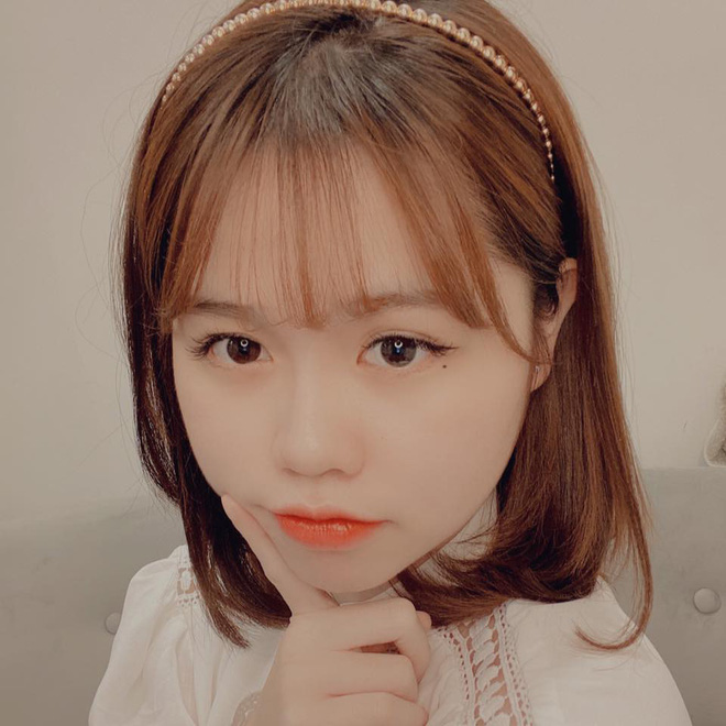 Huỳnh Anh chiếm spotlight khi đến sân cổ vũ Quang Hải, lộ gương mặt khác lạ không giống hình đăng Facebook-7