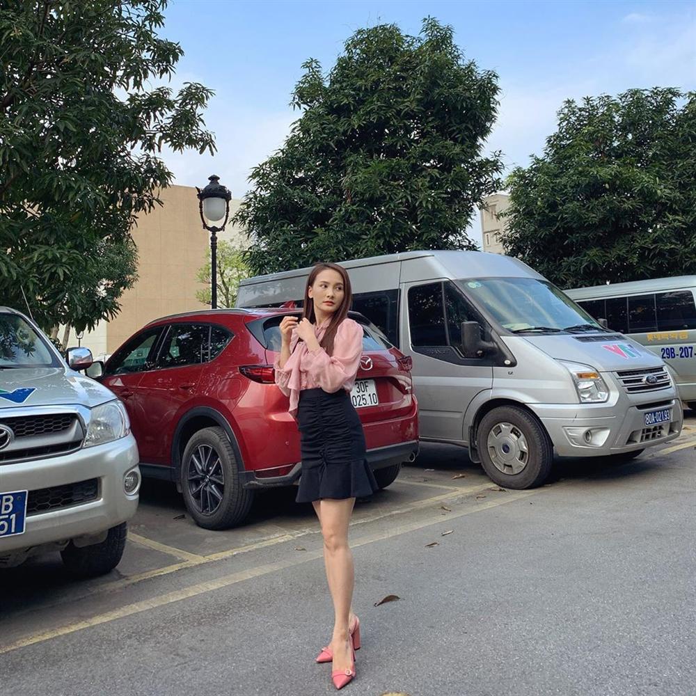 Nàng dâu quốc dân của vũ trụ VTV: Bầu bí lần 2 vẫn xinh đẹp rạng ngời, quan trọng là style hack chiều cao cực cao tay dành cho nàng 30+-14