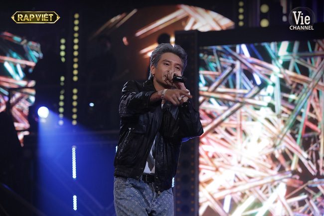 Rap Việt: Dế Choắt tiến thẳng chung kết, nhưng xuất sắc không kém là màn diss nhẹ của 16 Typh với Binz-3