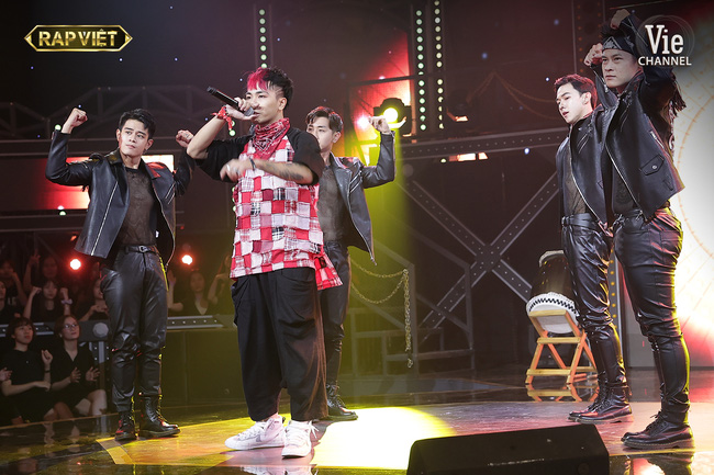 Rap Việt: Dế Choắt tiến thẳng chung kết, nhưng xuất sắc không kém là màn diss nhẹ của 16 Typh với Binz-12