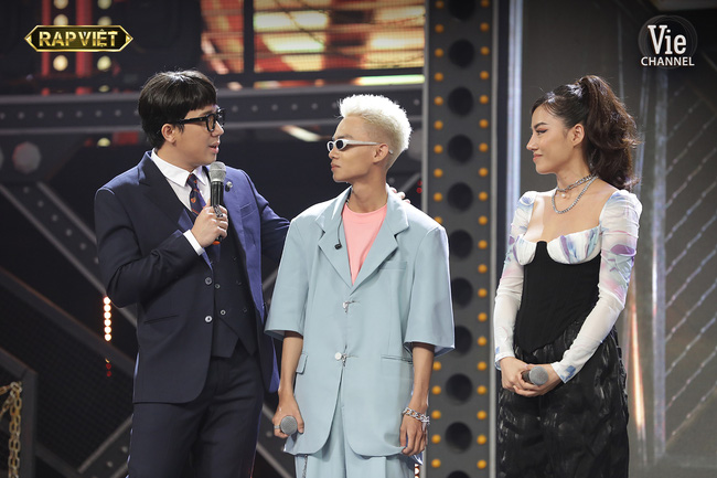 Rap Việt: Dế Choắt tiến thẳng chung kết, nhưng xuất sắc không kém là màn diss nhẹ của 16 Typh với Binz-8