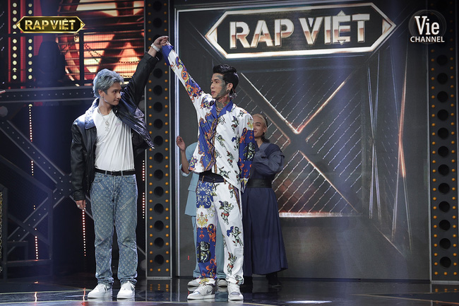 Rap Việt: Dế Choắt tiến thẳng chung kết, nhưng xuất sắc không kém là màn diss nhẹ của 16 Typh với Binz-9