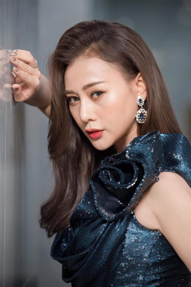 Khoe ảnh thẻ thời tiểu học, Phương Oanh giờ sửa gần hết gương mặt mà nhan sắc vẫn vẹn nguyên-10