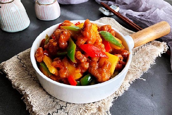 Vẫn là thịt thăn dai khô, nhưng đem xào thế này cơm nấu nhiều thế nào cũng chẳng đủ