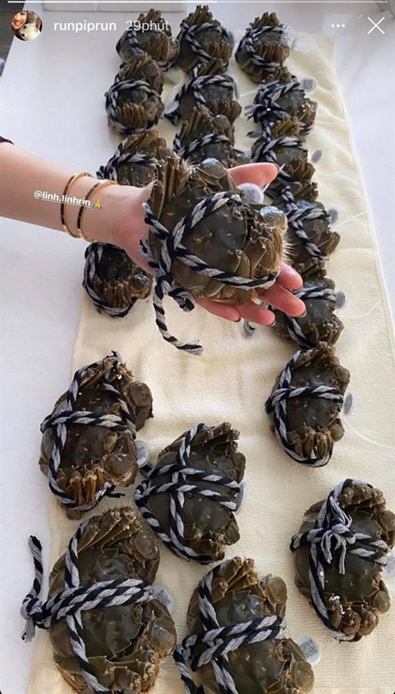 Giàu như thiếu gia Phillip Nguyễn vẫn chăm chỉ bán cua online hộ bạn gái, bảo sao các chị em không chết mê!-1