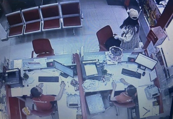 Lời khai nữ nghi phạm cướp ngân hàng hơn 2 tỷ đồng ở Sài Gòn: Cướp để trả nợ, không ngờ tiền nhiều đến vậy-3