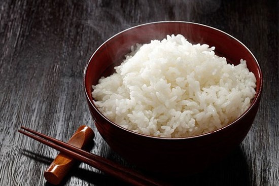 Nấu cơm chỉ cho nước là không đủ, thêm 2 nguyên liệu này cơm trắng thơm, ngon dẻo
