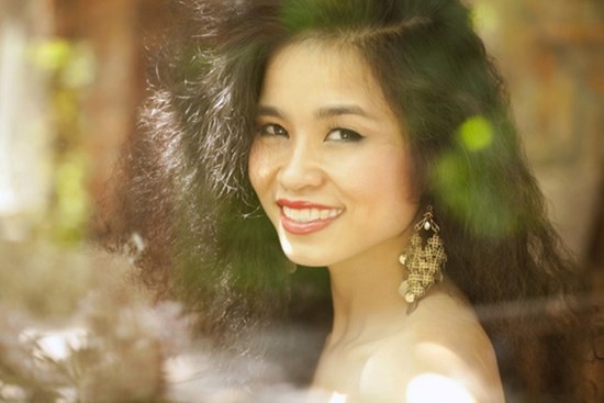 Ca sĩ Đồng Lan xác nhận mắc Covid-19 tại Pháp