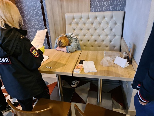 Người phụ nữ rao bán con sơ sinh đỏ hỏn giữa chợ đen với giá rẻ mạt, lý do phía sau càng gây phẫn nộ tột cùng-2