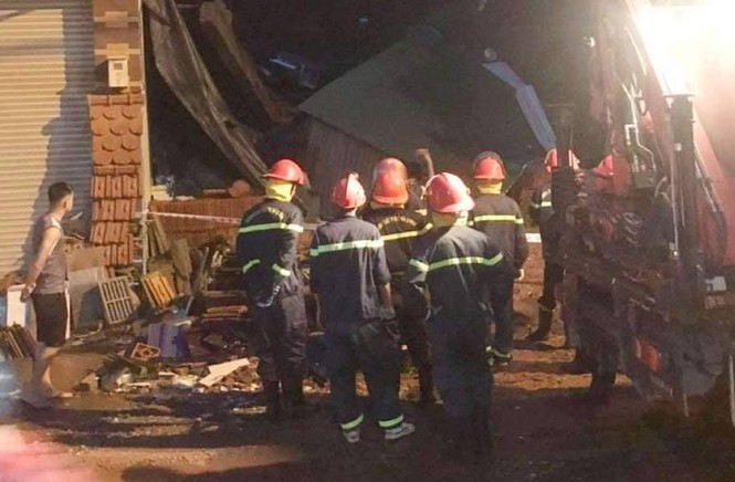 Tây Nguyên: Mưa lớn làm sập nhà, nước suối cuốn trôi thầy giáo trên đường đến lớp-1