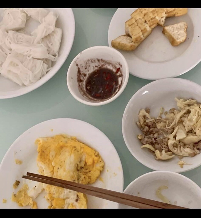 Mẹ chồng đến chăm con dâu ở cữ, nàng dâu ngậm ngùi nhìn hai mâm cơm khác biệt lúc chồng ở nhà và đi vắng-2