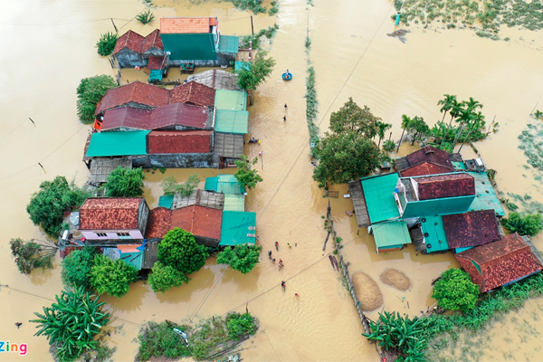 Sản phụ bị nước lũ cuốn trôi trên đường đi đẻ, chồng gào khóc trong tuyệt vọng-5