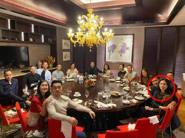 Linh Rin và Phillip Nguyễn cứ ôm nhau bất chấp trong hình chụp đôi hay ảnh gia đình, lấn lướt cả vợ chồng Hà Tăng-2