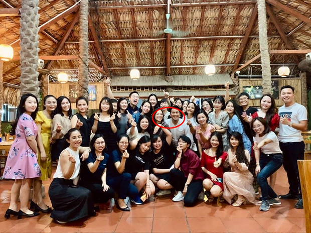 Linh Rin và Phillip Nguyễn cứ ôm nhau bất chấp trong hình chụp đôi hay ảnh gia đình, lấn lướt cả vợ chồng Hà Tăng-5