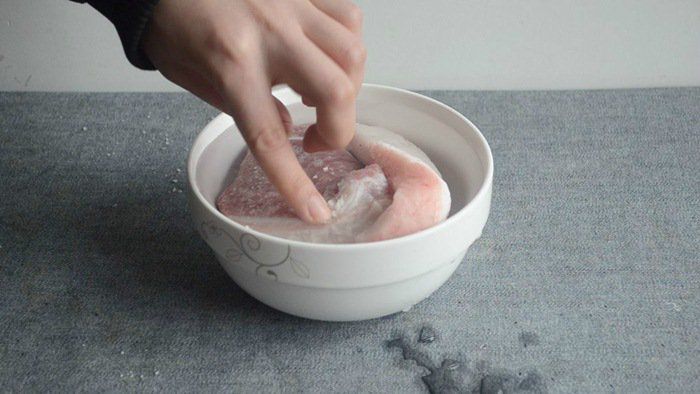 Thịt đông cứng như gạch, thêm 2 nguyên liệu này, trong 5 phút thịt mềm nấu ngay được-2