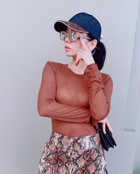 Lệ Quyên tuổi 39 chăm diện mốt khoe nội y kém duyên, nhiều lúc còn thả rông-1