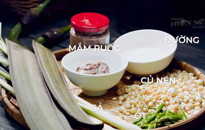 Chia tay rồi nhưng bạn trai vẫn khoái chí xem HHen Niê nấu ăn, còn khen ngon nức nở-4