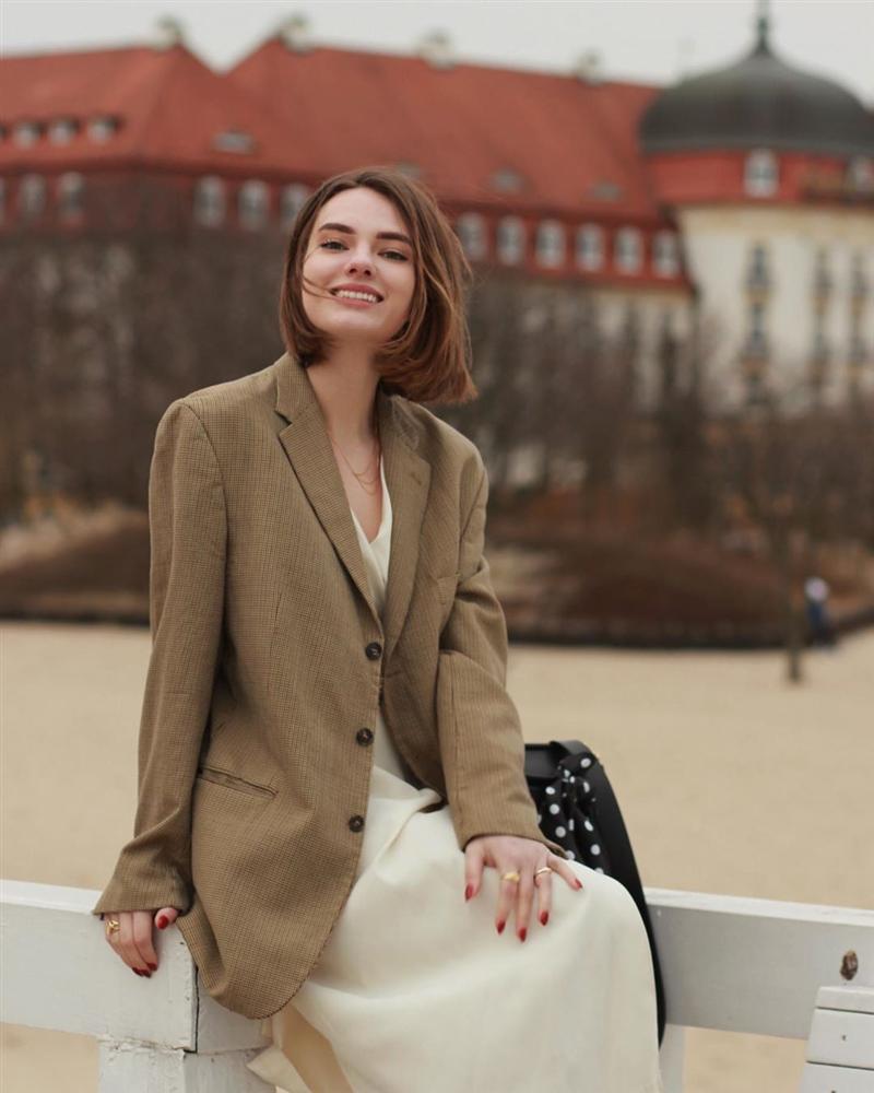 Nghe các quý cô Paris thị phạm 3 chiêu chọn blazer: Diện lên người là sang - xịn - mịn miễn bàn-1