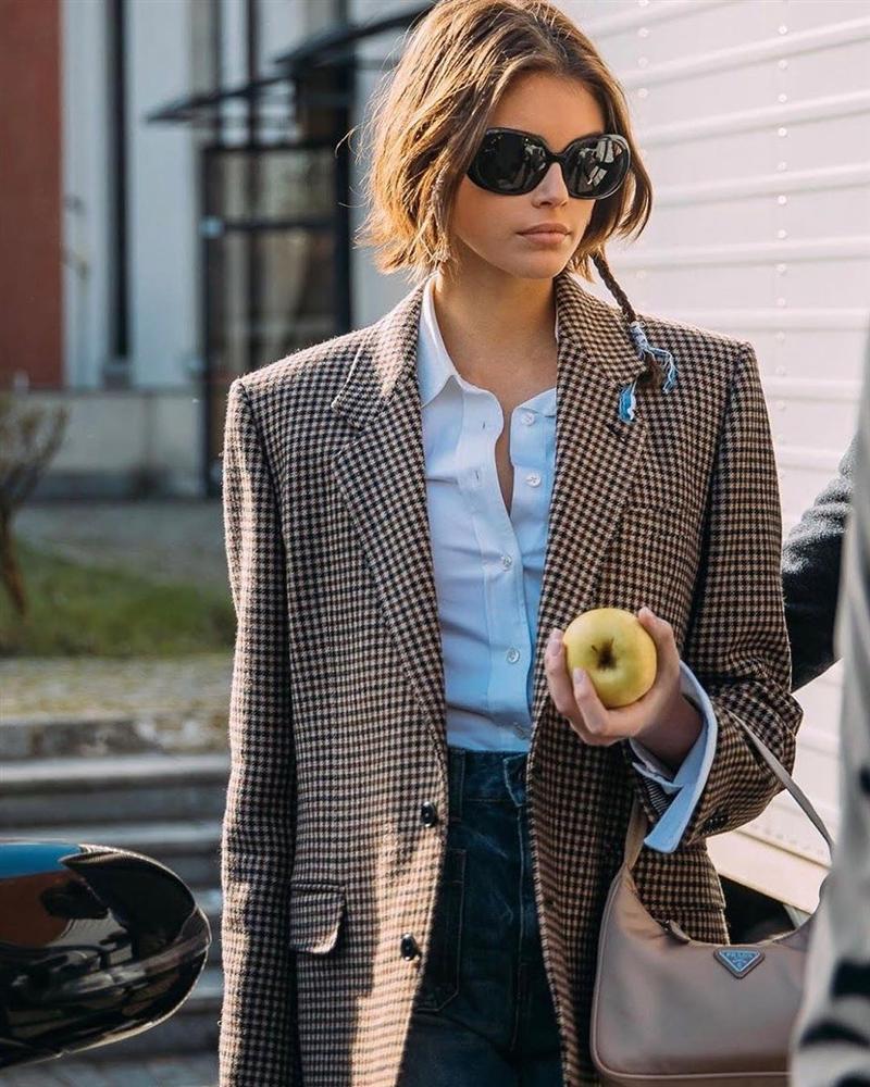 Nghe các quý cô Paris thị phạm 3 chiêu chọn blazer: Diện lên người là sang - xịn - mịn miễn bàn-4