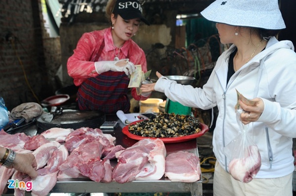 Giá lợn hơi xuống thấp nhất trong vòng 1 năm-1