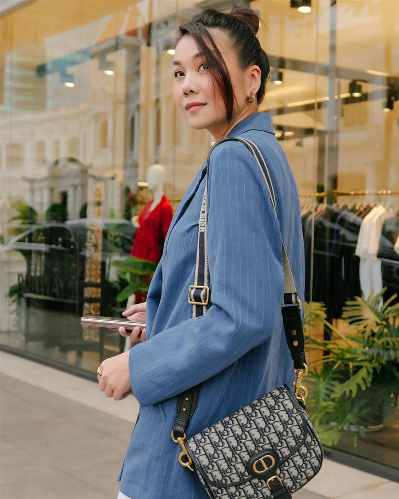 3 kiểu áo khoác khi trở lạnh được lòng hội chị em tuổi 30+ nhà Vbiz-2