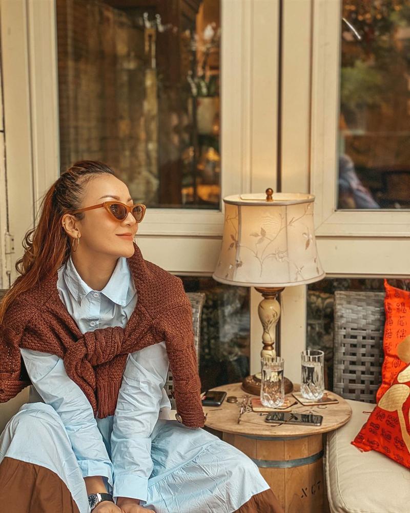 3 kiểu áo khoác khi trở lạnh được lòng hội chị em tuổi 30+ nhà Vbiz-10