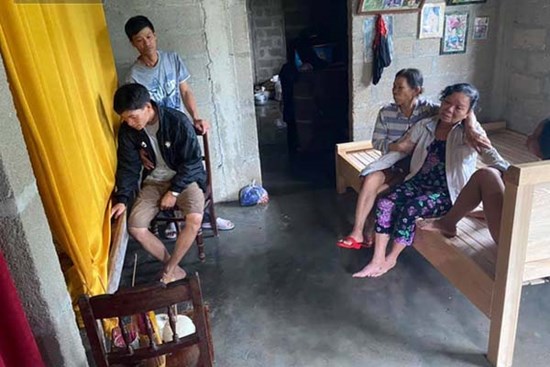 Sản phụ chết đuối trên đường đi sinh con: Quặn thắt nỗi đau giữa mênh mông nước lũ