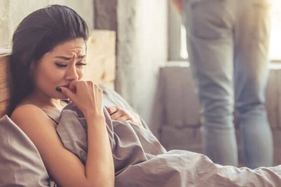 Đang 'ân ái' với bạn gái, chàng trai lập tức bật dậy đi về vì mẹ gọi, không muốn con trai ngoài tầm kiểm soát