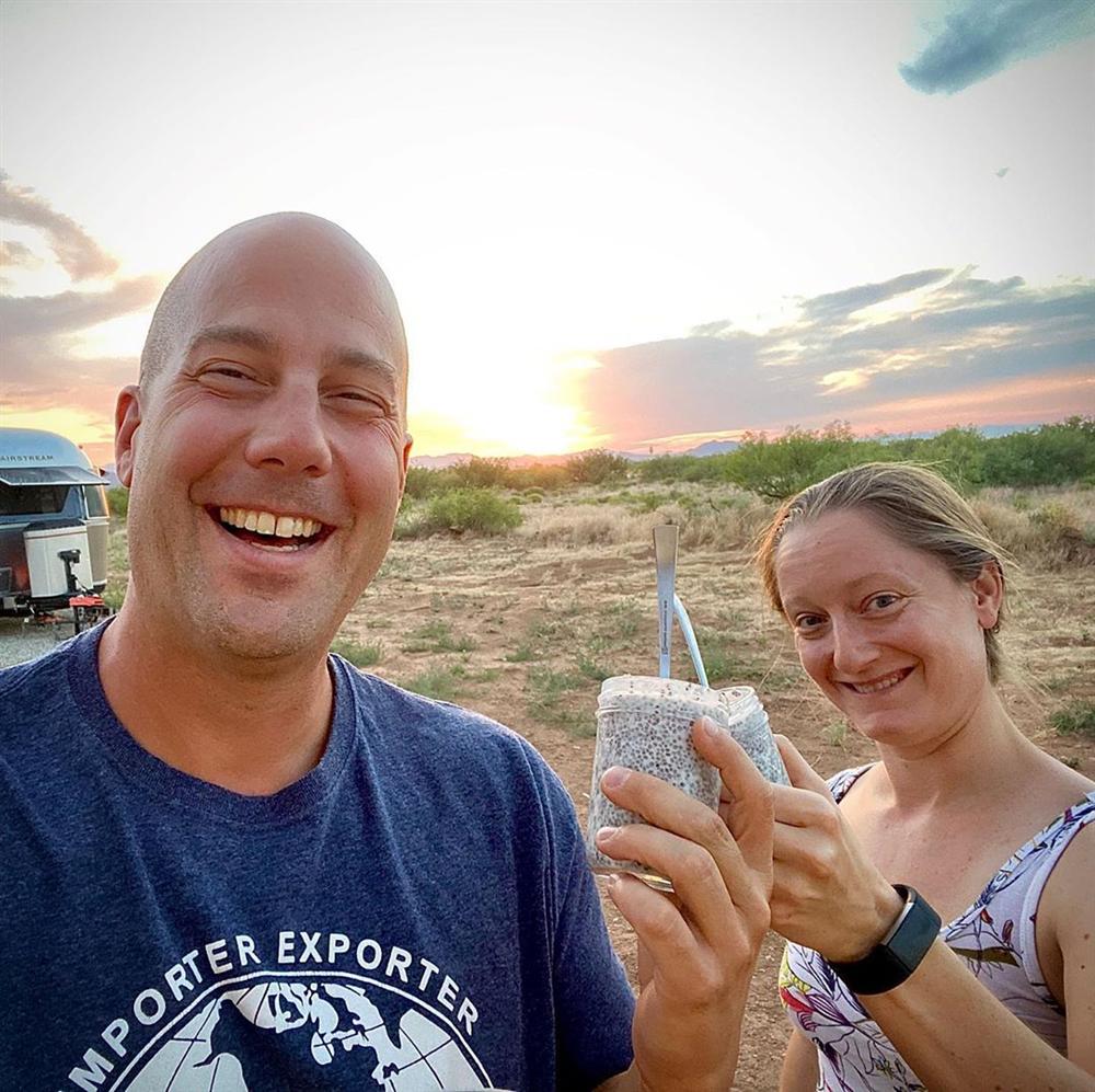 Chưa tới 40 tuổi, cặp vợ chồng này đã tìm ra bí quyết tiết kiệm giúp có đủ tiền tiêu tới hết đời-1