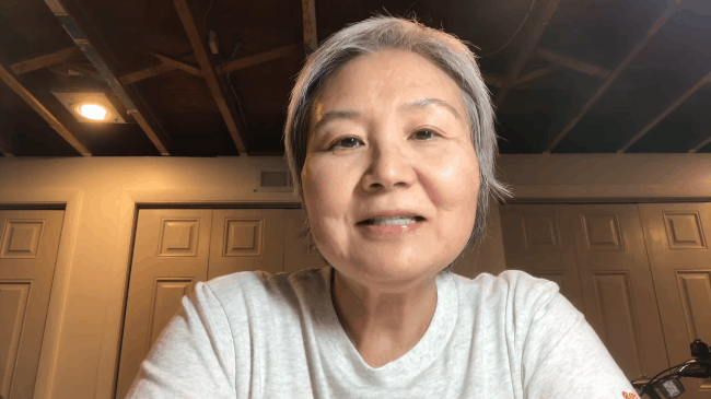 Cụ bà 60 tuổi chỉ cách nhân đôi hiệu quả dưỡng ẩm: Quan trọng nhất là bước niêm phong da nhưng chị em hay bỏ qua-1