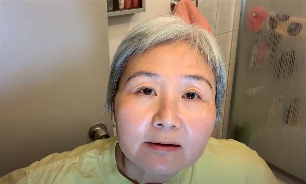 Cụ bà 60 tuổi chỉ cách nhân đôi hiệu quả dưỡng ẩm: Quan trọng nhất là bước niêm phong da nhưng chị em hay bỏ qua-2