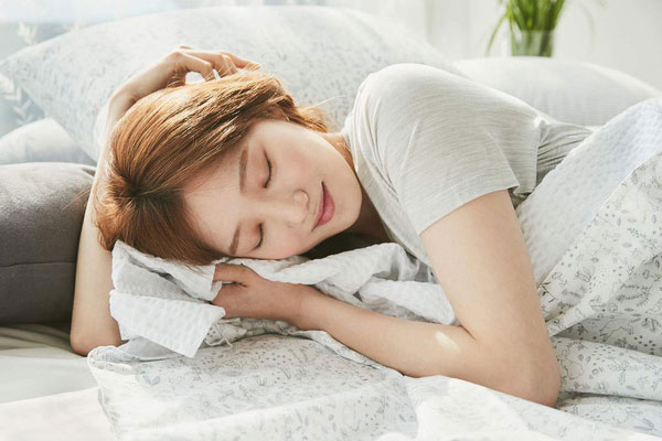 3 ngày liên tiếp thức cả đêm săn sale, cô gái 34 tuổi bỗng bị điếc, cảnh báo 5 hậu quả lớn nếu thường xuyên thức khuya-4