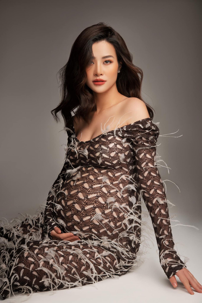 Đông Nhi tung bộ ảnh quyến rũ trước ngày lâm bồn nhưng biểu cảm căng thẳng của Ông Cao Thắng lại gây sốt-1