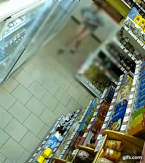 Cô gái mặc váy bó sát vào siêu thị ăn cắp đồ, cư dân mạng thắc mắc trang phục như vậy giấu vào đâu nhưng xem video rồi mới ngã ngửa-2