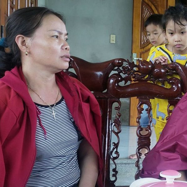 Vợ con công nhân đang mắc kẹt ở thủy điện Rào Trăng 3 nín thở chờ đợi-1