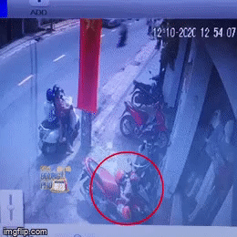 Người phụ nữ lợi dụng lúc vắng người, xúi đứa trẻ trộm đồ khiến cộng đồng mạng phẫn nộ-1