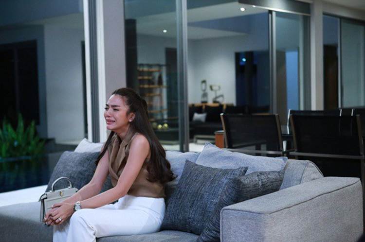 2h sáng sờ bên cạnh chẳng thấy chồng đâu, tôi sốc nặng biết việc anh làm trong phòng chị dâu-2