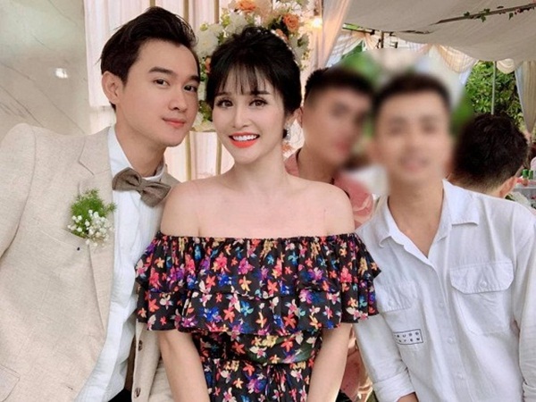 Thảo Trang và chồng kém 9 tuổi tổ chức đám cưới lần 2 ở Quảng Ngãi, khách mời đến dự bằng xuồng và xe tải-2