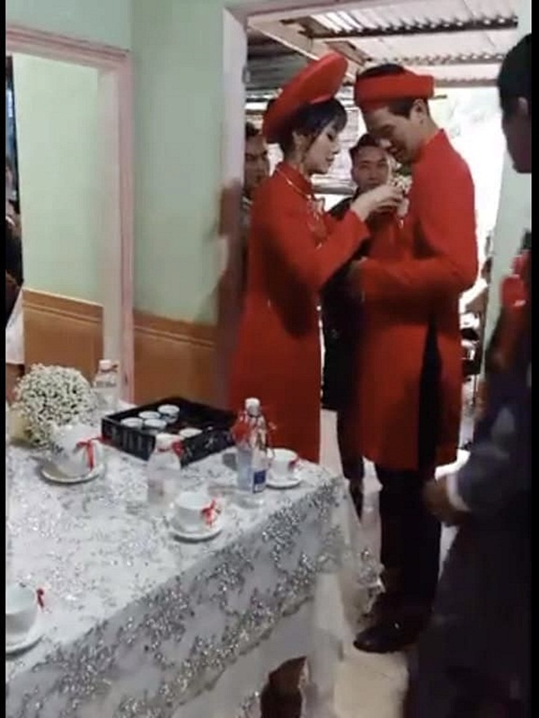 Thảo Trang và chồng kém 9 tuổi tổ chức đám cưới lần 2 ở Quảng Ngãi, khách mời đến dự bằng xuồng và xe tải-1