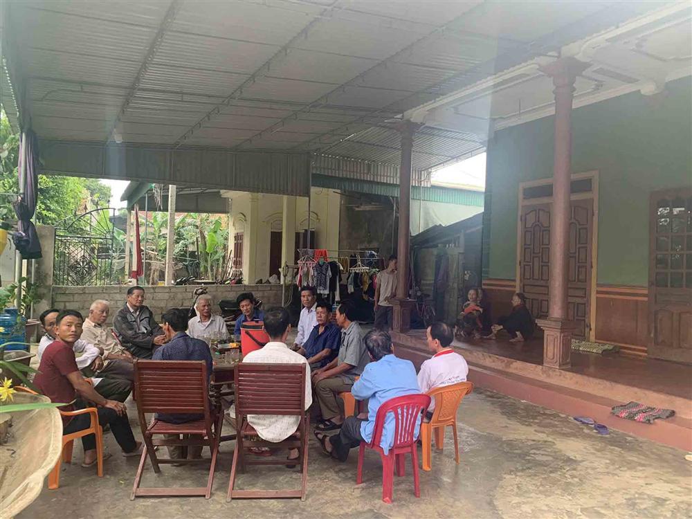 Sản phụ khóc ngất nghe tin chồng tử nạn ở Thủy điện Rào Trăng 3-1