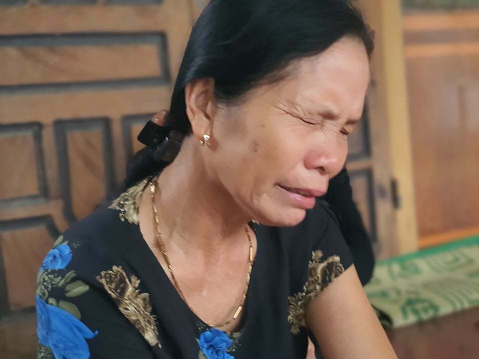 Sản phụ khóc ngất nghe tin chồng tử nạn ở Thủy điện Rào Trăng 3-4