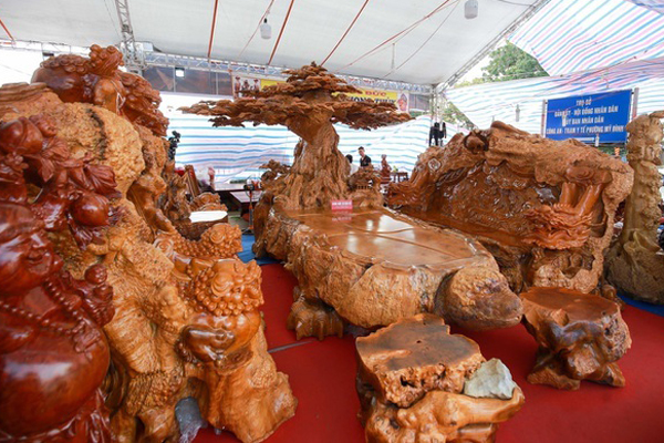 Choáng ngợp với những bộ bàn ghế kỳ lân tiền tỷ-7