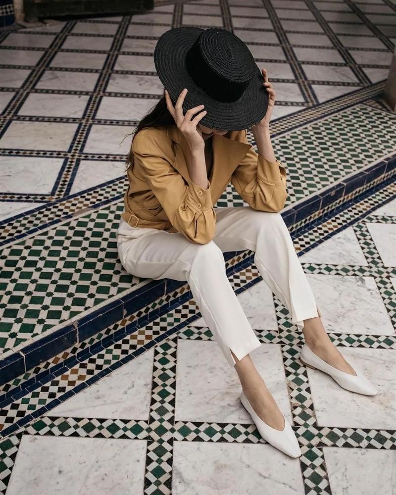 Áo sơ mi + Quần cạp cao: Combo toàn năng vừa hack dáng tài tình mà cũng max thanh lịch của nàng công sở sành điệu-4