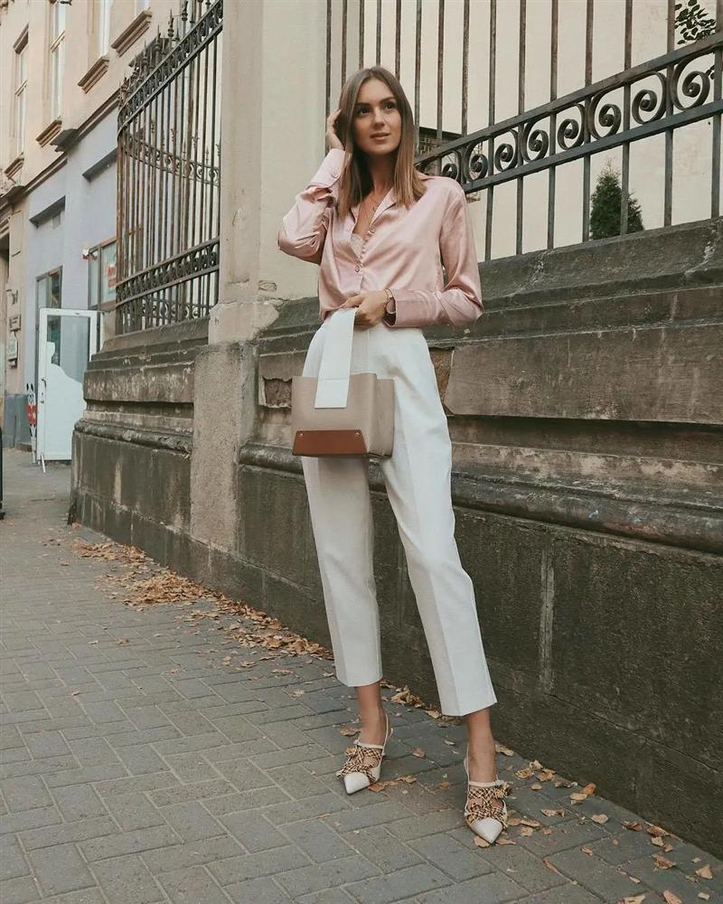 Áo sơ mi + Quần cạp cao: Combo toàn năng vừa hack dáng tài tình mà cũng max thanh lịch của nàng công sở sành điệu-5