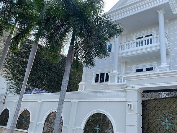 Quách Ngọc Ngoan, Phượng Chanel đăng ảnh trong ngày giỗ bố, lộ nơi đang ở của 2 vợ chồng-10