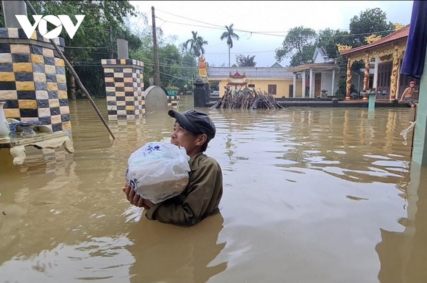 Số người chết do bão lũ ở Miền Trung tăng lên 36, khẩn cấp hỗ trợ cứu đói-1