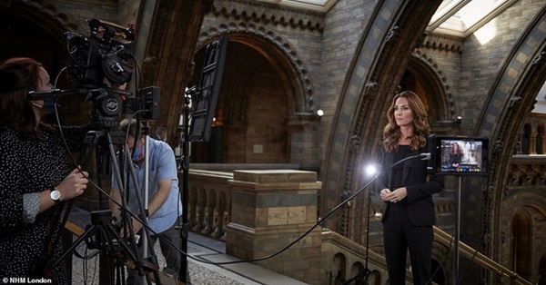 Công nương Kate được khen ngợi vẻ đẹp hoàn mỹ trong lần xuất hiện mới nhất khiến Meghan bị lép vế, cho thấy đẳng cấp hoàn toàn khác biệt-1