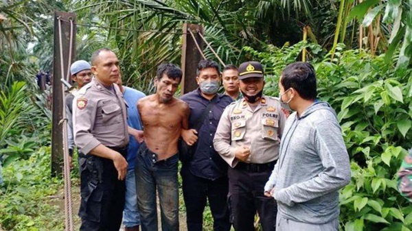 Cha vắng nhà, cậu bé 9 tuổi phát hiện có kẻ lạ đột nhập định cưỡng hiếp mẹ mình giữa đêm liền lao ra bảo vệ rồi nhận kết cục đáng thương-3